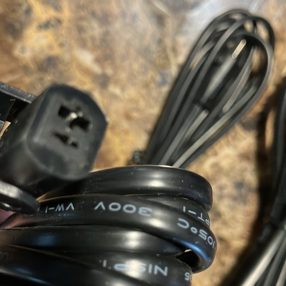 Set of Black Electronic Cables - Picture 3 of 4